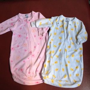 Carter’s 1-piece girls PJ’s one-size Bundle fleece